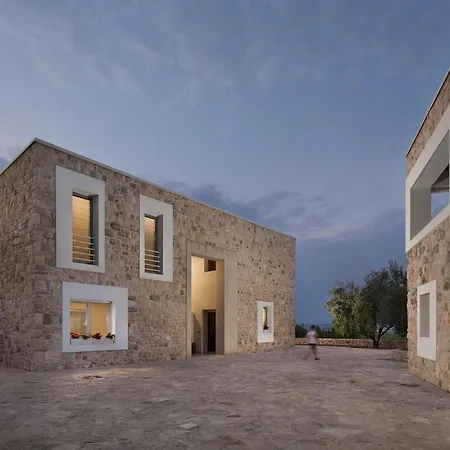 Stanic Estate Tatil Evi Liyubuşka