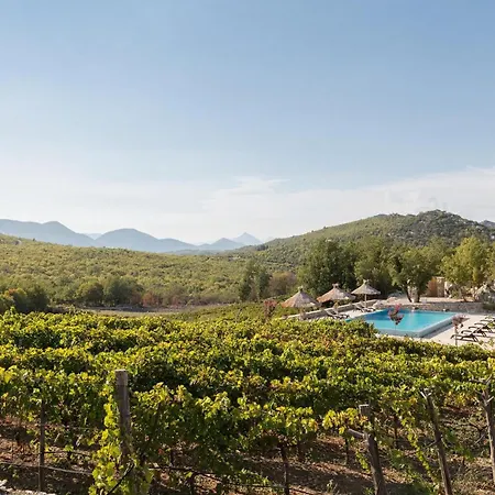 Stanic Estate Tatil Evi Liyubuşka