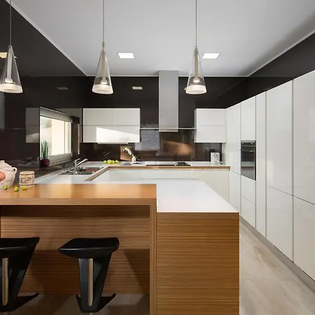 Tatil Evi Stanic Estate Liyubuşka